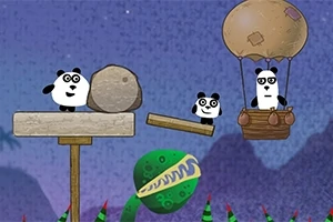 Két rajzfilm panda egyensúlyoz fatáblákon egy lila háttér előtt, egyikük egy léghajó kosárban van