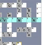 Színes háttér előtt elhelyezkedő keresztrejtvény kirakott betűkkel és színkódolt mezőkkel