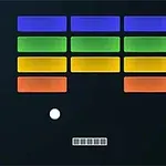 Színes téglalapok sorai sötét háttér előtt, alul egy kis platform és labda; jobb alsó sarokban az Atari logó