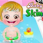 Baba fürdik mosolyogva egy kádban játékokkal körülvéve, a kép tetején színes felirat