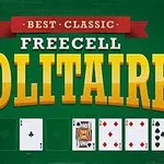 Zöld háttér előtt nagyméretű sárga SOLITAIRE felirat, alatta kezdő kártyalapok, köztük pikk ász és káró király