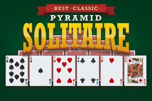 Kártyalapok egy zöld háttér előtt, „BEST CLASSIC PYRAMID SOLITAIRE” felirattal