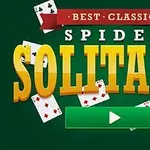 Zöld háttéren nagy, sárga Solitaire felirat kártyalapokkal körülvéve, középen egy zöld lejátszás gombbal