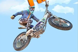 Motorkerékpáros ugrik a levegőben egy terepmotorral, kék ég háttérrel