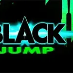 A kép neon zöld és fekete árnyalatú grafikus szöveget mutat BLACK JUMP felirattal, városi háttérrel