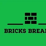Zöld háttér előtt fekete téglalapokból álló fal, alatta Bricks Breaker felirat