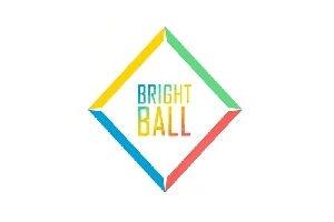 Színes geometriai forma gyémánt alakban, közepén a „BRIGHT BALL” felirattal