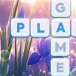 Fehér betűkkel írt PLAY és GAME szavak keresztrejtvényszerű elrendezésben, háttérben virágos rét, mellette egy rajzolt kéz, amely a Y betűre mutat