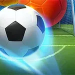 Futball-labda megvilágítva a futballpályán kapu előtt, mögötte színes labdák