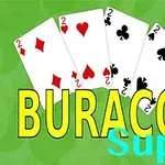 Négy kártyalap elrendezve zöld háttéren, alatta a Buraco Super szöveg
