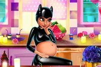 Catwoman várandós kalandja a szuperhősökkel