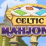 Kelta motívumokkal díszített mahjong kövek és a háttérben egy kastély látható
