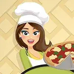 Fiatal nő séfkabátban és kalapban mosolyogva pizzát tart a kezében
