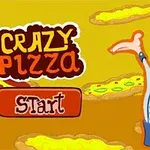 Egy vidám, bajuszos szakács kék ruhában mosolyog és mutat a pulton lévő pizzákra, mellette Crazy Pizza és Start feliratok láthatók