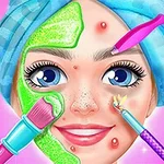 Egy fiatal lány arcát ábrázolja spa kezeléssel, ahol arcmaszk, pattanások és kozmetikai eszközök láthatók a pink háttér előtt
