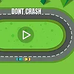 Ovális versenypálya két autóval és DONT CRASH felirattal a közepén, zöld háttérrel