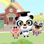 Útmutatón álló iskolaépület előtt három rajzfilmfigura: egy panda sapkában, egy malac és egy panda öltönyben
