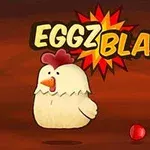 Egy rajzolt csirke három színes tojással és az EGGZ BLAST!