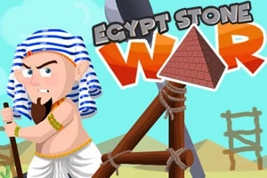 Egy egyiptomi ruhás, harcos kinézetű karakter áll egy csúzli szerkezet mellett, háttérben sivatagi tájjal és két fából készült állvánnyal, felül Egypt Stone War szöveggel