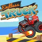 Egy piros monster truck nagy kerekekkel ugrat egy parti akadálypályán, háttérben pálmafával és tengerrel