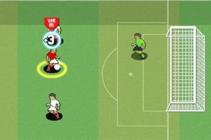 Focipályán két játékos és egy kapus látható a kapu előtt, egyik játékos felett piros jelzés látszik