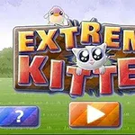 Rajzolt címfelirat „Extreme Kitten” nagy betűkkel, egy cica és madár figura társaságában, zöld füves háttér előtt