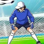 Kapus kék mezben és fehér sapkában a focikapu előtt, miközben egy labda repül felé