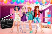 Két aranyos Disney hercegnő, Jázmin és Belle, készen állnak első