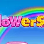 Színes szivárvány előtt rózsaszín és sárga, virágmintás betűkkel kiírt flowers felirat kék égen