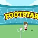 Egy focipályán álló rajzfilmfigura, mellette egy labda, háttérben lelátó és az Footstar felirat