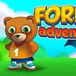 Egy aranyos medve kosárlabdamezben áll egy zöld réten egy szőrös denevér társaságában, a Forest Adventure felirattal a háttérben