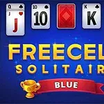 Kártyalapok sora egy kék háttér előtt, középen a „FREECELL SOLITAIRE BLUE” felirattal