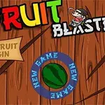 Színes Fruit Blaster felirat egy fa háttéren, középen egy görögdinnye szeletelésére utaló szöveggel