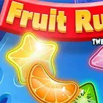 Színes gyümölcsszeletek és cukorkák lebegnek kék háttéren, piros és sárga Fruit Rush szöveggel