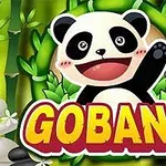 Rajzolt panda integet egy zöld bambuszerdő hátterében a Gobang felirattal