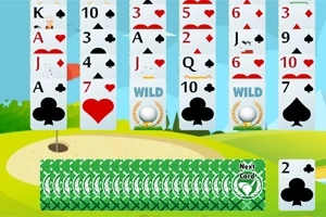 Játékkártyák sorakoznak golfpálya háttér előtt, különféle szívekkel és értékekkel