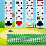Játékkártyák sorakoznak golfpálya háttér előtt, különféle szívekkel és értékekkel