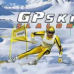 Egy aranyszínű ruhás síelő halad lefelé havas lejtőn, sárga és zöld síkapuk között
