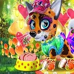 Mesebeli macska tarka bundával, nagy kék szemekkel, színes ruhában és kalapban, egy szalaggal kötött farokkal, egy gombás háttér előtt, mellette színes ételtálka