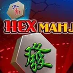 Hexagonális csempék különböző mintákkal és színes feliratokkal egy kék és piros háttér előtt