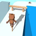 Egy rajzfilmszerű barna medve karakter hosszú botlábakon egyensúlyoz egy felhőkarcoló tetején, miközben egy akadály felé halad