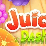 Színes Juicy Dash felirat fa hátérrel, körülötte gyümölcsök, mint a szőlő és narancs