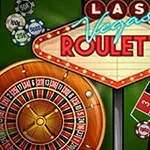 Kaszinó rulettasztal zsetonokkal és rulettkerékkel, Las Vegas Roulette felirat egy reklámtáblára írva