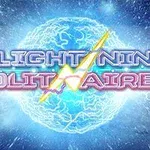 Villám alakú fénycsóva egy kék energiaörvény közepén, a Lightning Solitaire szöveggel