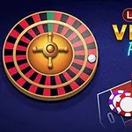 Kaszinó rulettkerék piros és fekete számokkal, mellette zsetonok és a Lucky Vegas Roulette felirat