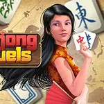 Egy ázsiai nő hagyományos ruhában, legyezővel és mahjong kövekkel, térképszerű háttérrel