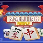 Egy kék háttér előtt piros színű kínai lámpásokkal díszített felirat és alatta három mahjong kő látható különböző mintákkal