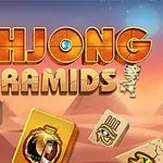Mahjong-kövek és piramisok a sivatagi háttér előtt, egyiptomi ikonográfiával