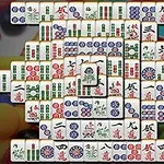 Mahjong lapokból álló kirakott mintázat különböző szimbólumokkal és színekkel