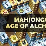 Különféle szimbólumokkal ellátott mahjong lapokkal borított felület, középen Mahjongg: Age of Alchemy szöveggel